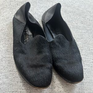 Black Leather Pedro García slip ons